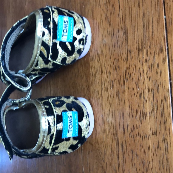 Size 9 toddler girls toms - Picture 2 of 4